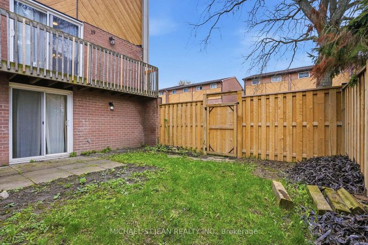 Photo 44 at 19 - 445 Stone Church Road W, Falkirk, Hamilton