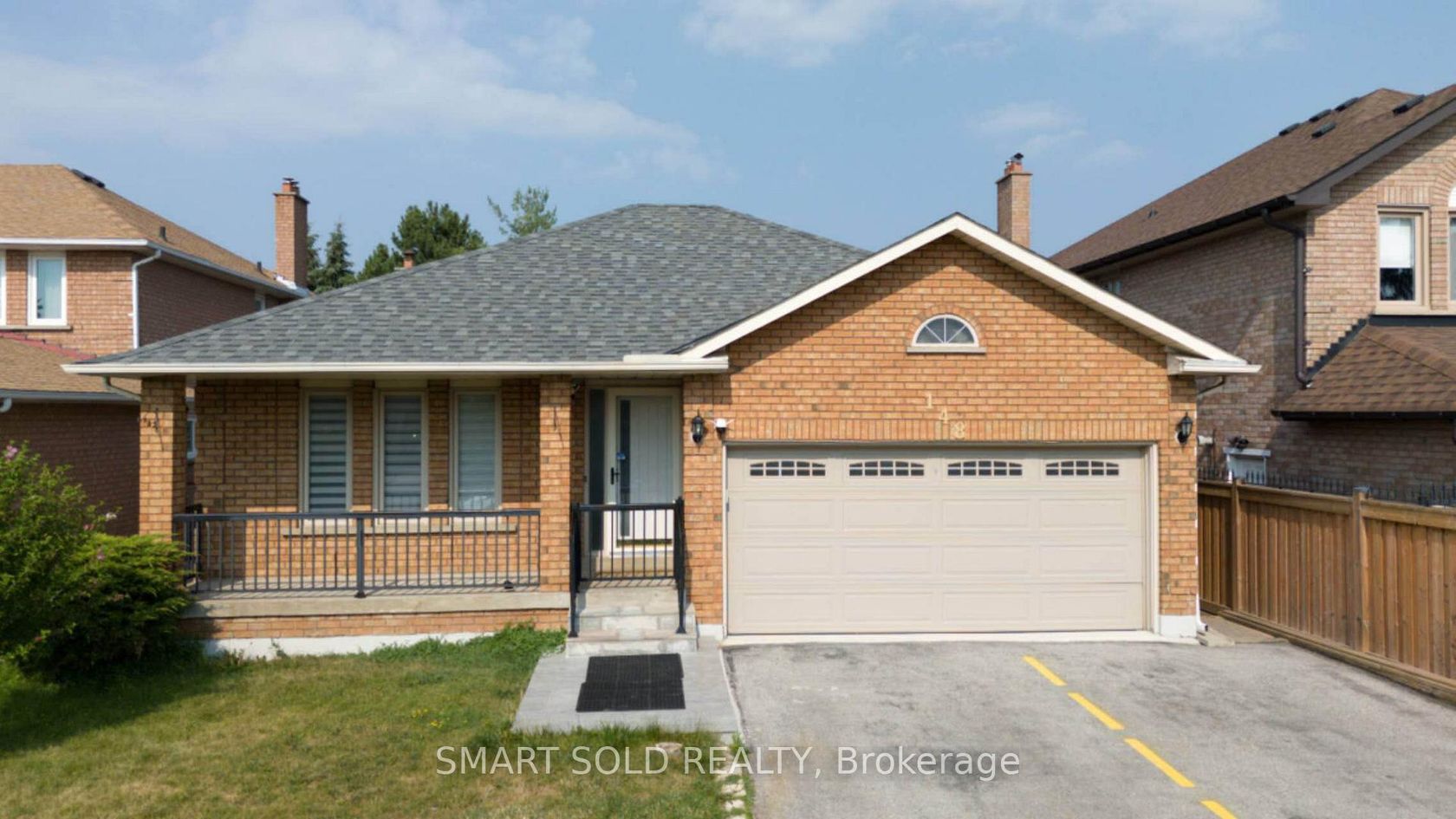 148 Castlehill Road, Maple, Vaughan photo number 2