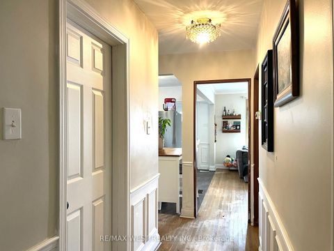 Photo 4 at 4 Parkchester Road, Amesbury, Toronto