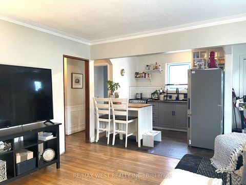 Photo 5 at 4 Parkchester Road, Amesbury, Toronto