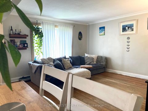 Photo 8 at 4 Parkchester Road, Amesbury, Toronto