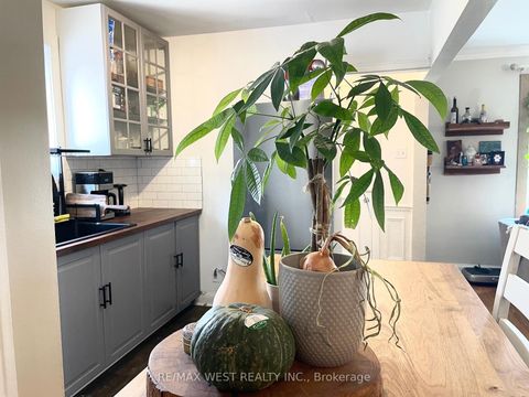 Photo 10 at 4 Parkchester Road, Amesbury, Toronto