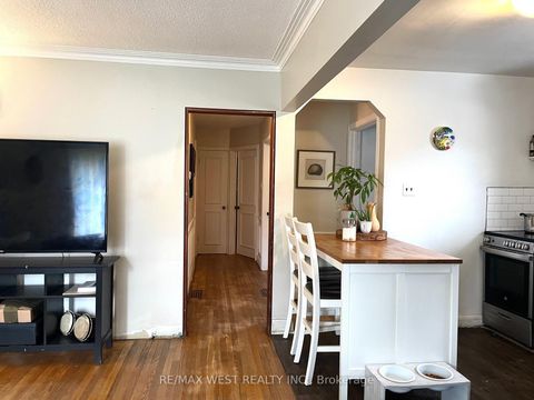Photo 11 at 4 Parkchester Road, Amesbury, Toronto