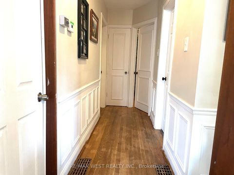 Photo 12 at 4 Parkchester Road, Amesbury, Toronto
