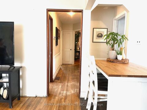 Photo 13 at 4 Parkchester Road, Amesbury, Toronto