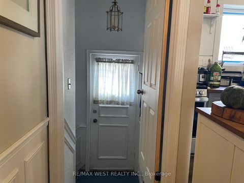 Photo 15 at 4 Parkchester Road, Amesbury, Toronto