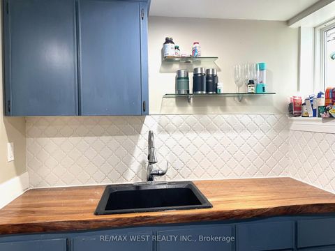 Photo 17 at 4 Parkchester Road, Amesbury, Toronto