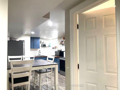 Photo 20 at 4 Parkchester Road, Amesbury, Toronto