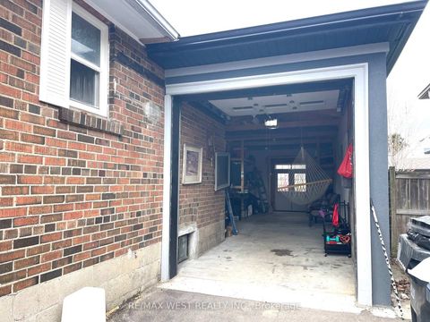 Photo 23 at 4 Parkchester Road, Amesbury, Toronto