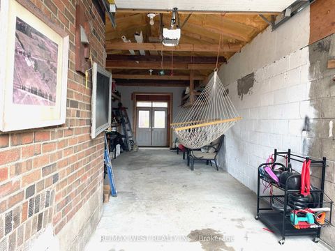 Photo 24 at 4 Parkchester Road, Amesbury, Toronto