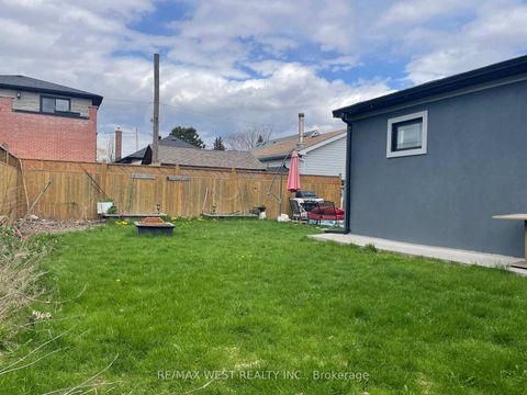Photo 25 at 4 Parkchester Road, Amesbury, Toronto
