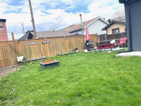 Photo 26 at 4 Parkchester Road, Amesbury, Toronto