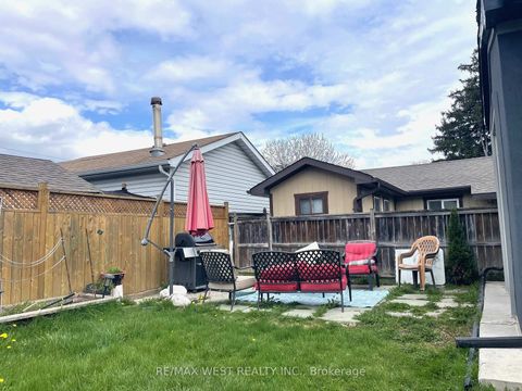 Photo 27 at 4 Parkchester Road, Amesbury, Toronto