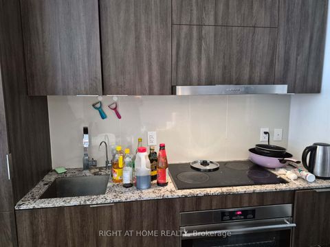 Photo 12 at 3205 - 1 Bloor Street E, Yonge Corridor, Toronto