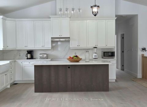 Photo 12 at 3183 Cove Avenue, Rural Innisfil, Innisfil