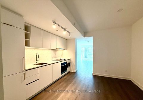 Photo 4 at 905 - 8 Wellesley Street W, Bay Street Corridor, Toronto