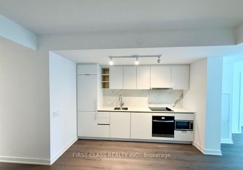 Photo 6 at 905 - 8 Wellesley Street W, Bay Street Corridor, Toronto