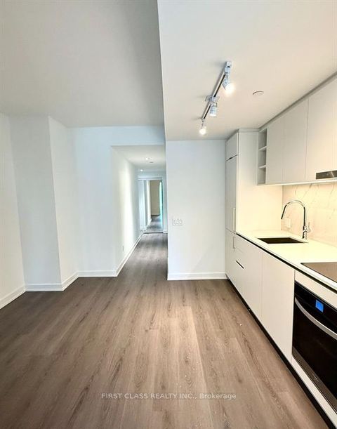 Photo 8 at 905 - 8 Wellesley Street W, Bay Street Corridor, Toronto