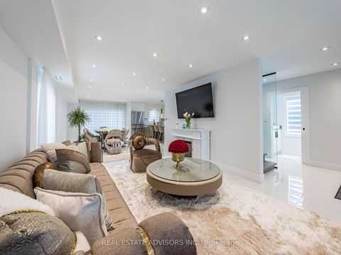 Photo 4 at 29 Ranwood Drive, Pelmo Park W4, Toronto