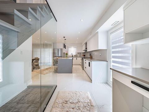 Photo 8 at 29 Ranwood Drive, Pelmo Park W4, Toronto