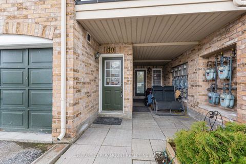 Photo 3 at 10 - 200 Mclevin Avenue, Malvern, Toronto