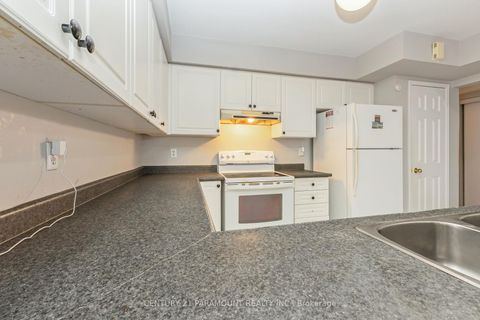 Photo 11 at 10 - 200 Mclevin Avenue, Malvern, Toronto
