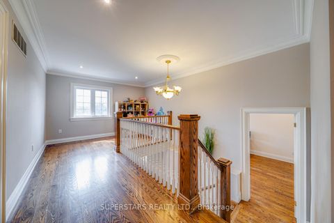 Photo 18 at 176 Homewood Avenue, Newtonbrook West, Toronto