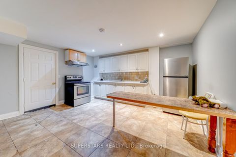 Photo 31 at 176 Homewood Avenue, Newtonbrook West, Toronto