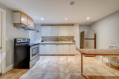 Photo 32 at 176 Homewood Avenue, Newtonbrook West, Toronto