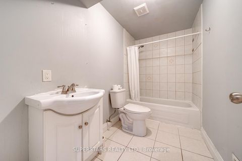Photo 36 at 176 Homewood Avenue, Newtonbrook West, Toronto