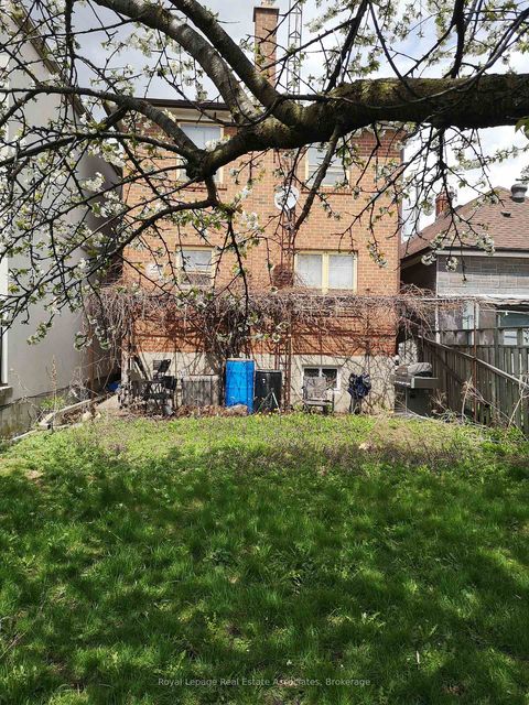 Photo 5 at 5 Homeview Avenue, Smythe, Toronto