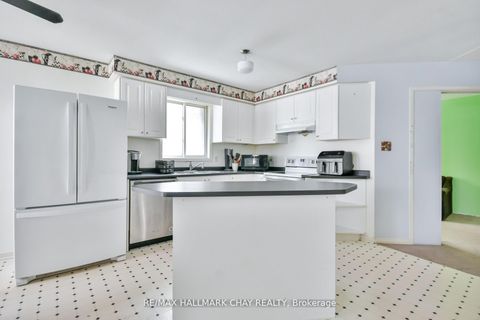 Photo 2 at 37 Loon Avenue, Painswick South, Barrie