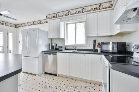 Photo 3 at 37 Loon Avenue, Painswick South, Barrie