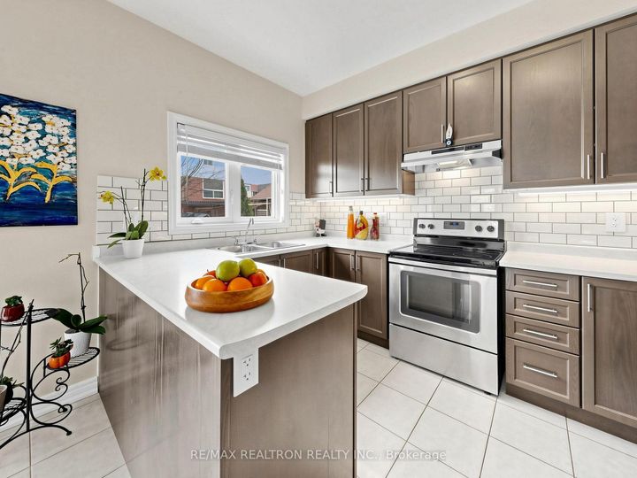 Photo 11 at 69 Matthewson Avenue, Bradford, Bradford West Gwillimbury