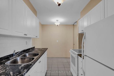 Photo 11 at 905 - 177 Linus Road, Don Valley Village, Toronto