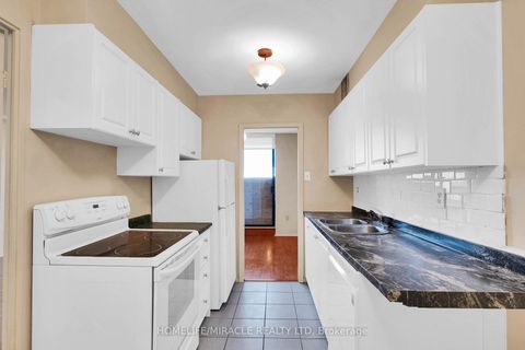 Photo 12 at 905 - 177 Linus Road, Don Valley Village, Toronto