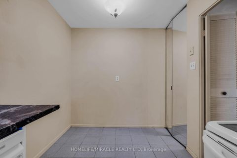 Photo 13 at 905 - 177 Linus Road, Don Valley Village, Toronto