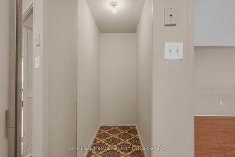 Photo 14 at 905 - 177 Linus Road, Don Valley Village, Toronto