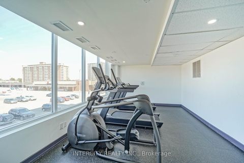 Photo 8 at 611 - 3237 Bayview Avenue, Bayview Village, Toronto