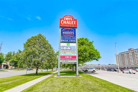Photo 9 at 611 - 3237 Bayview Avenue, Bayview Village, Toronto