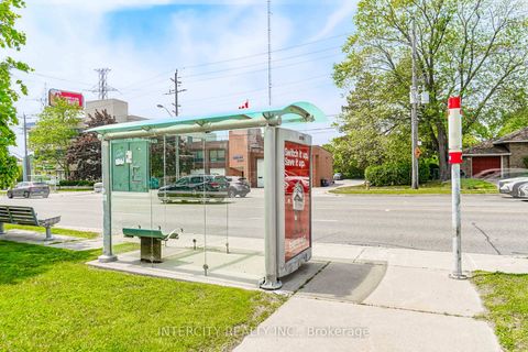 Photo 10 at 611 - 3237 Bayview Avenue, Bayview Village, Toronto