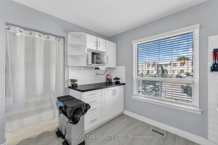 Photo 14 at 2 - 7440 GOREWAY Drive, Malton, Mississauga