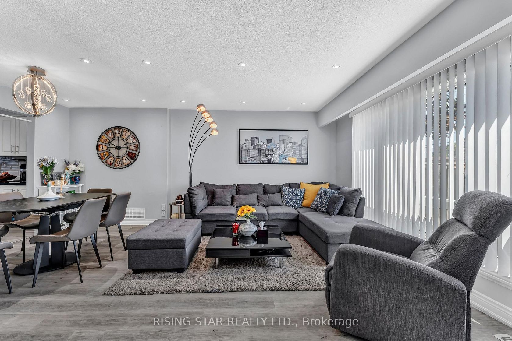 2 - 7440 GOREWAY Drive, Malton, Mississauga photo number 2