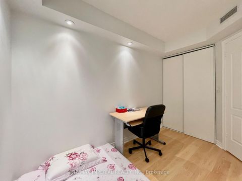Photo 5 at 223 - 38 WILLIAM CARSON Crescent, Windfields, Toronto