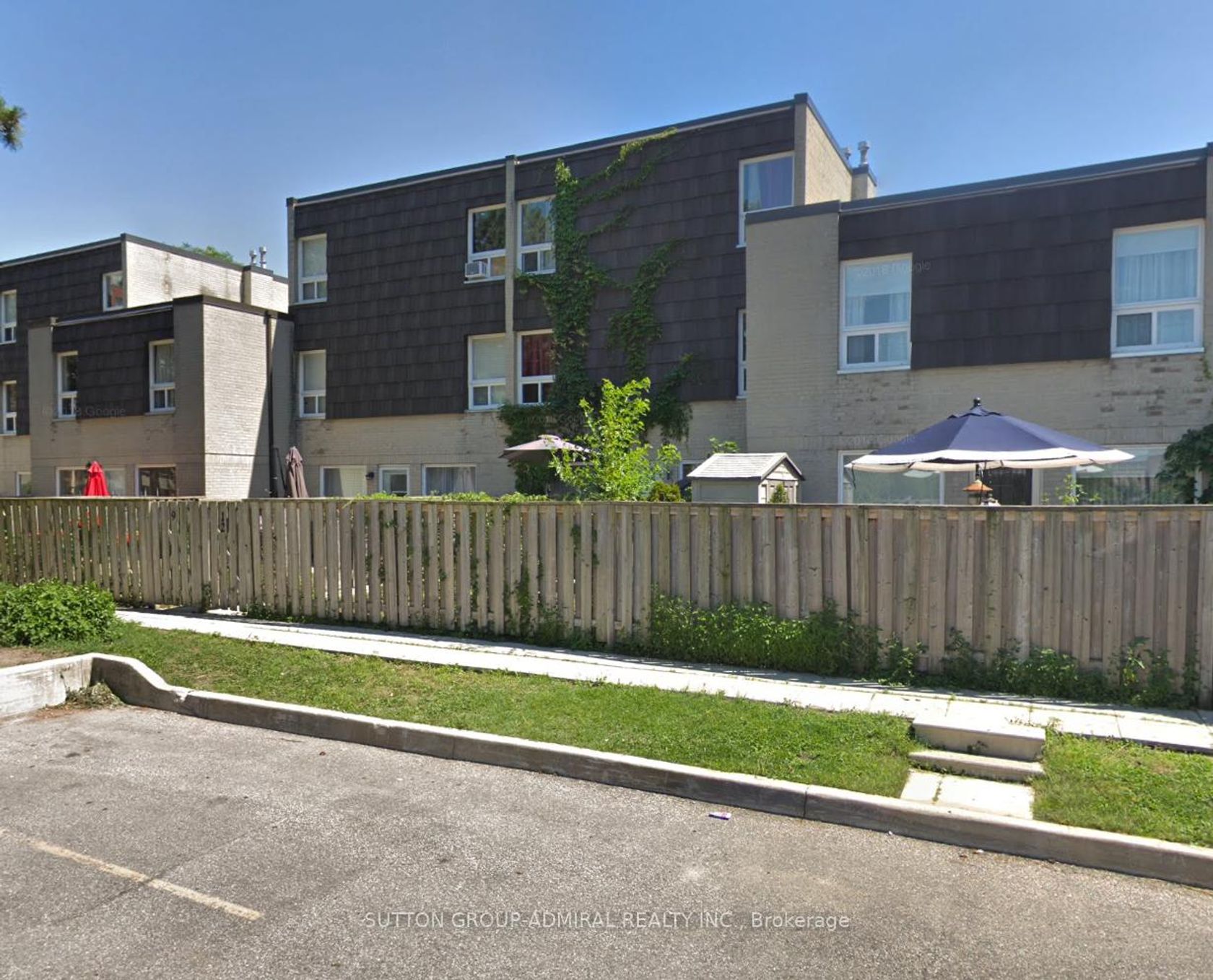 11 - 21 Four Winds Drive, York University Heights, Toronto photo number 2