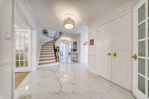 Photo 3 at 134 Butterfield Crescent, Maple, Vaughan