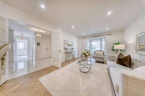 Photo 4 at 134 Butterfield Crescent, Maple, Vaughan