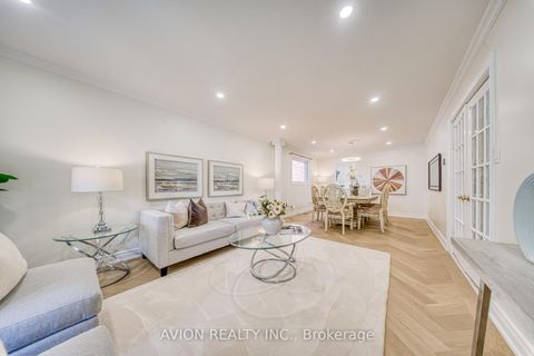 Photo 5 at 134 Butterfield Crescent, Maple, Vaughan
