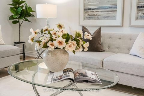 Photo 6 at 134 Butterfield Crescent, Maple, Vaughan