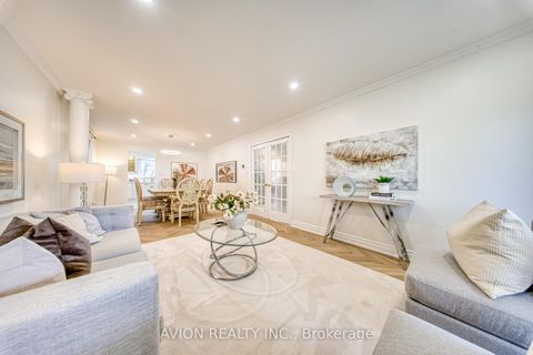 Photo 7 at 134 Butterfield Crescent, Maple, Vaughan